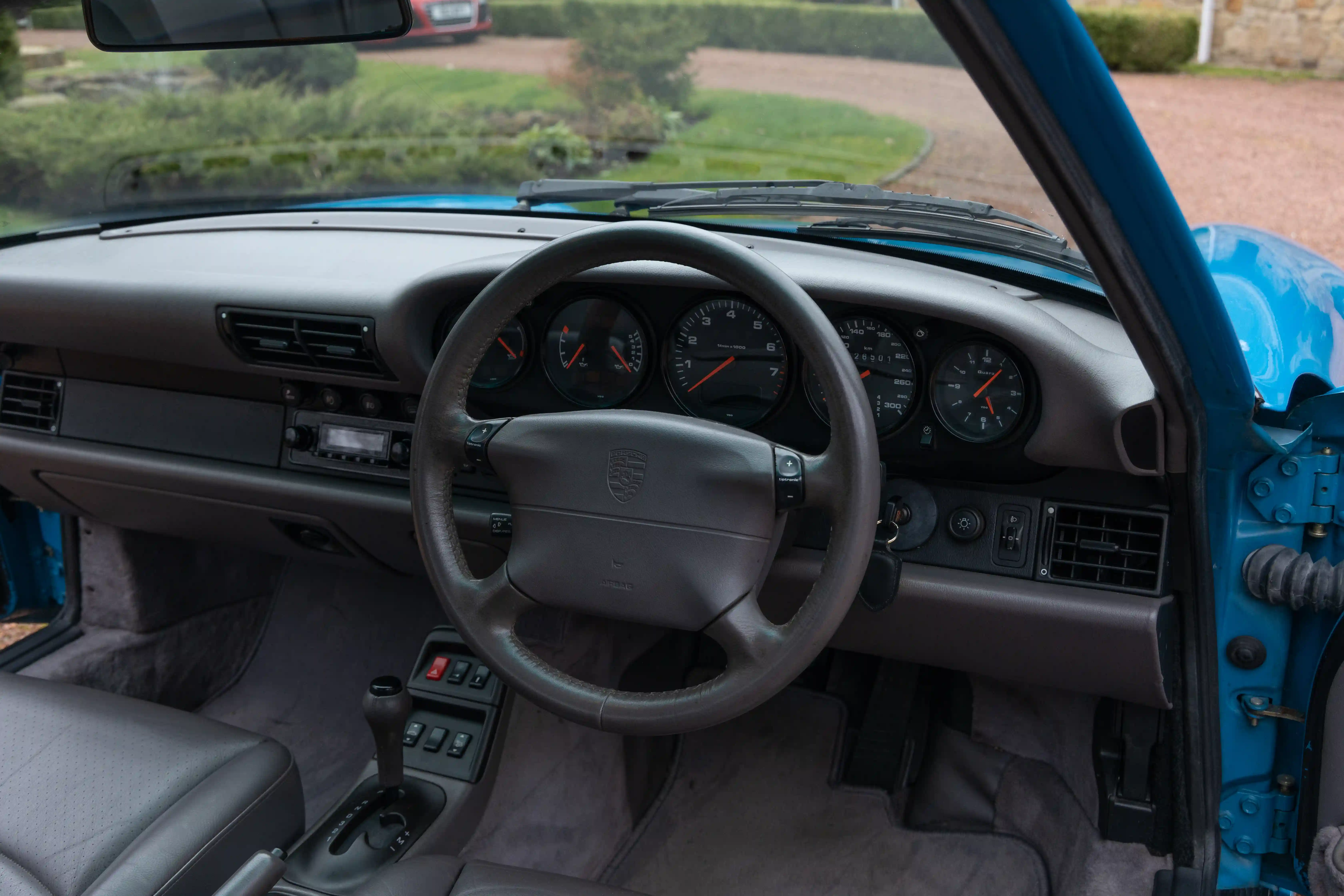 Porsche 911 Carrera detail 1