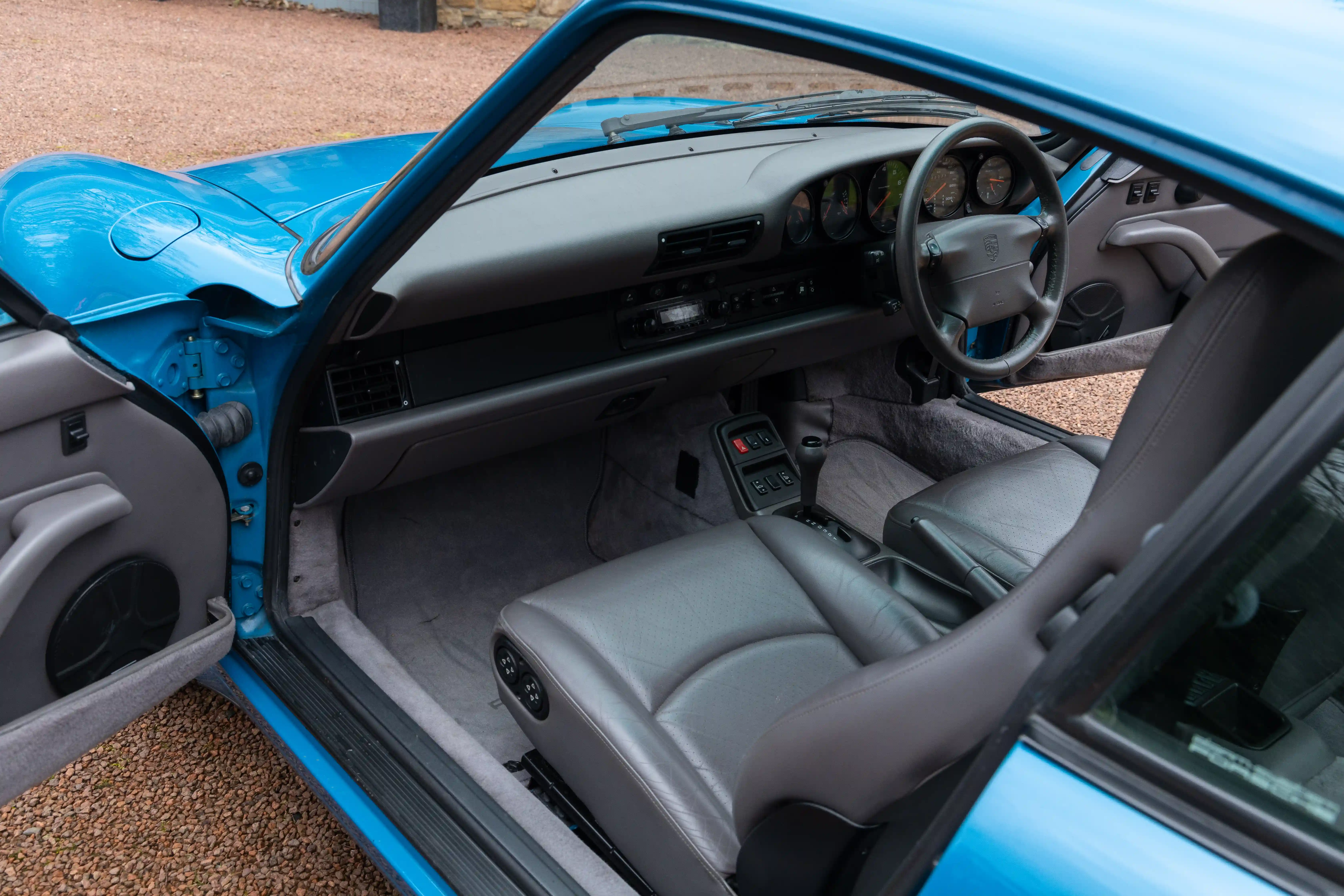 Porsche 911 Carrera detail 3