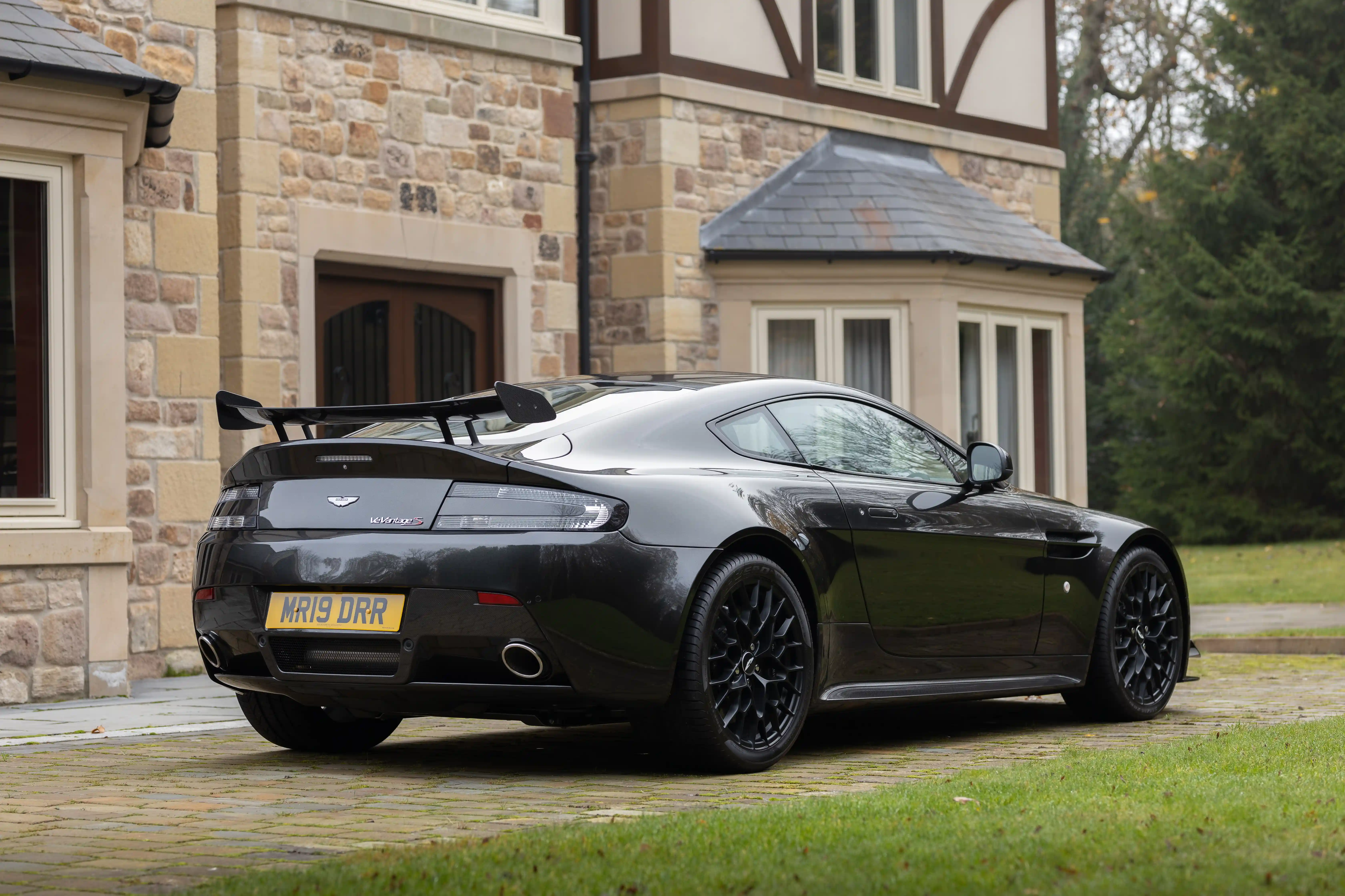Aston Martin V12 Vantage S detail 1