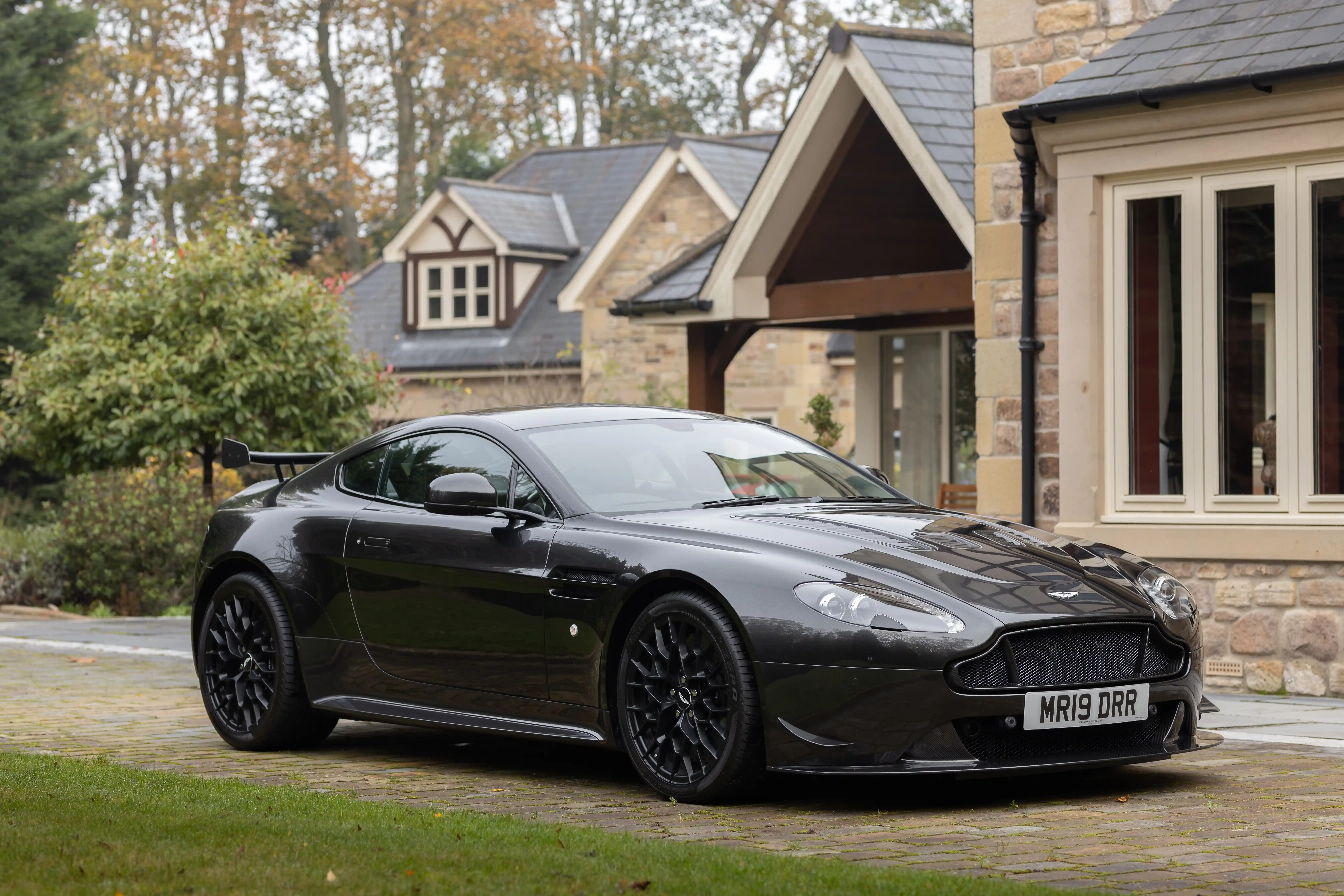 Aston Martin V12 Vantage S detail 2