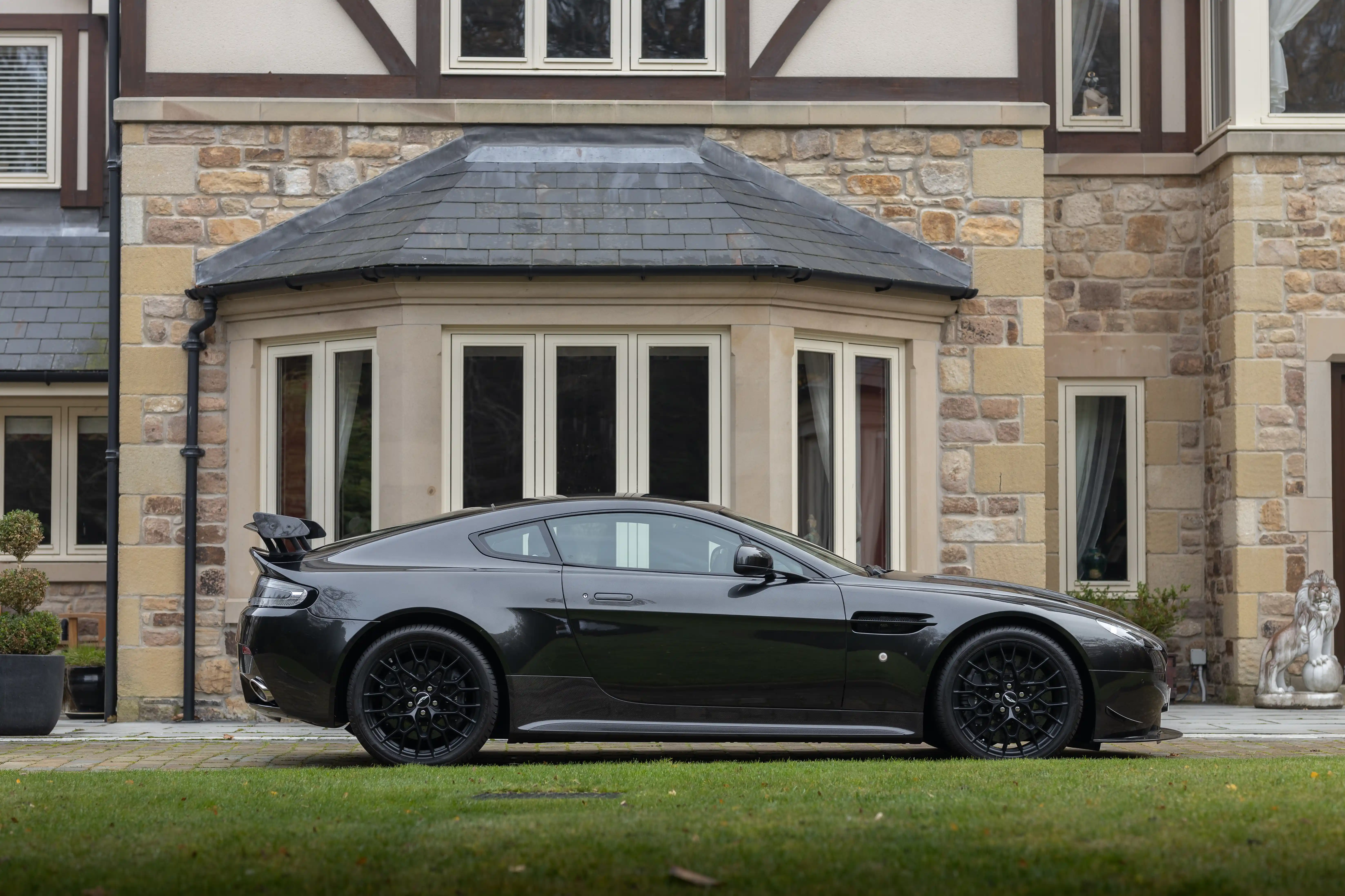 Aston Martin V12 Vantage S