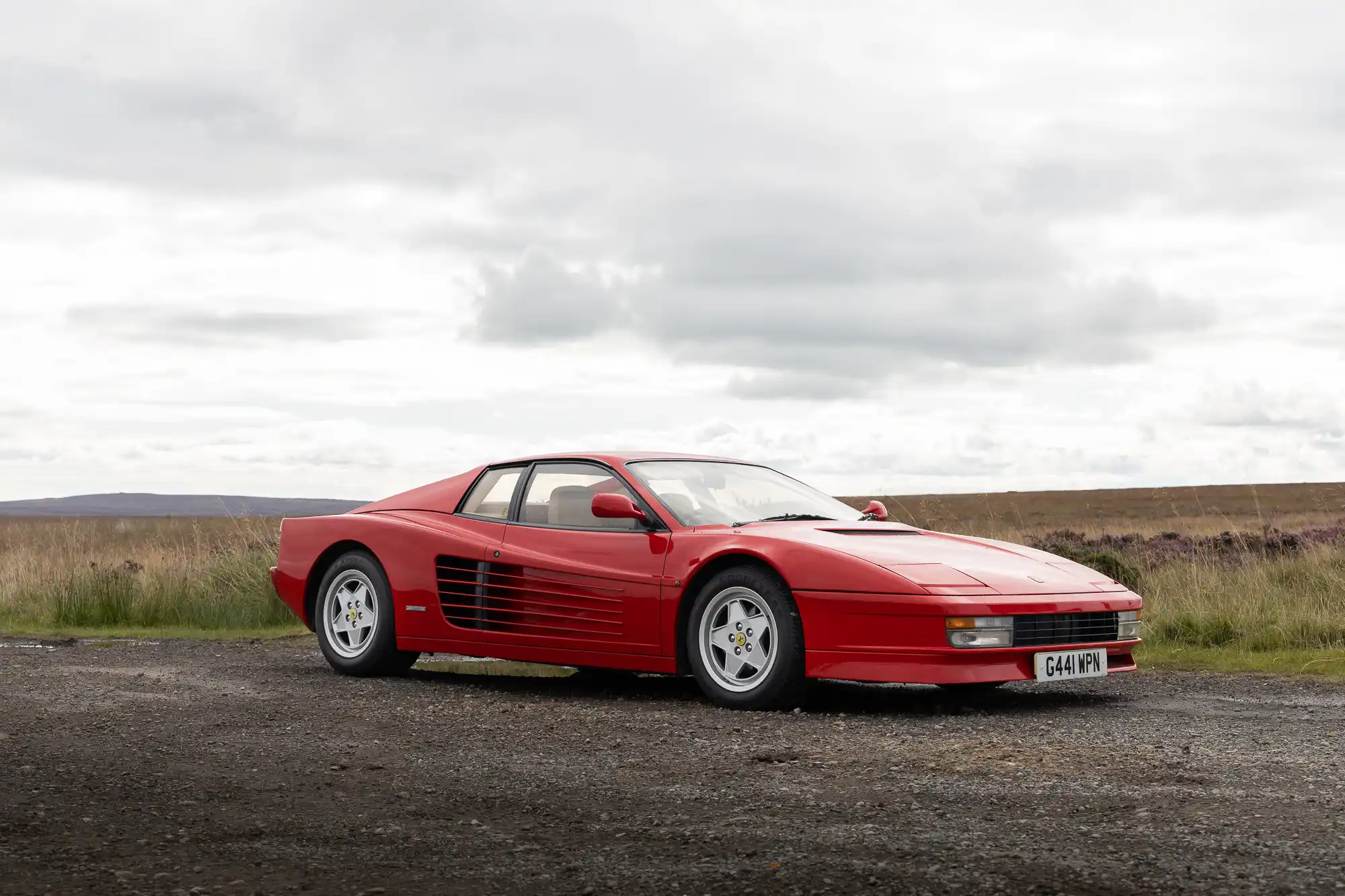 Ferrari Testerossa spotlight detail